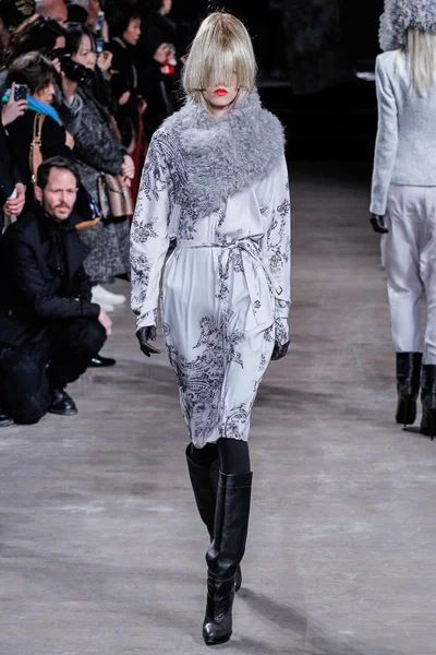 Look 15